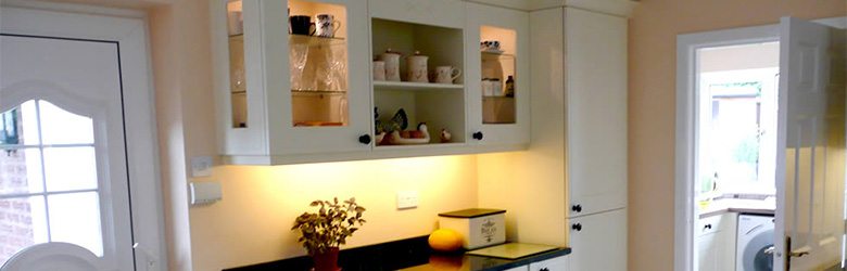white cottage kitchen cabinets and shelves